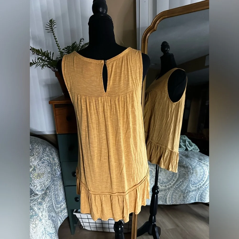Knox Rose Sleeveless Mustard Top - Picture 3 of 7